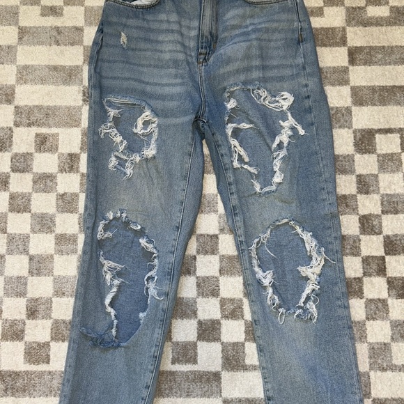UO BDG Mom High Rise Distressed Jeans - Picture 3 of 4